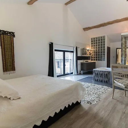 La Baronne Bed & Breakfast 3*