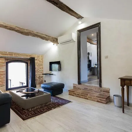 La Baronne Bed & Breakfast 3*